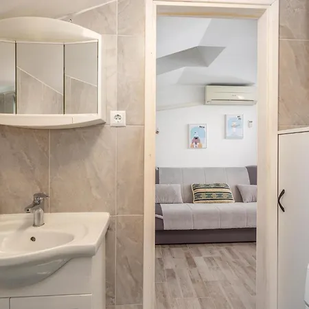 Nyaraló 1 Bedroom In Risika