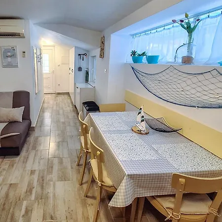 Vakantiehuis Awesome In With Kitchen